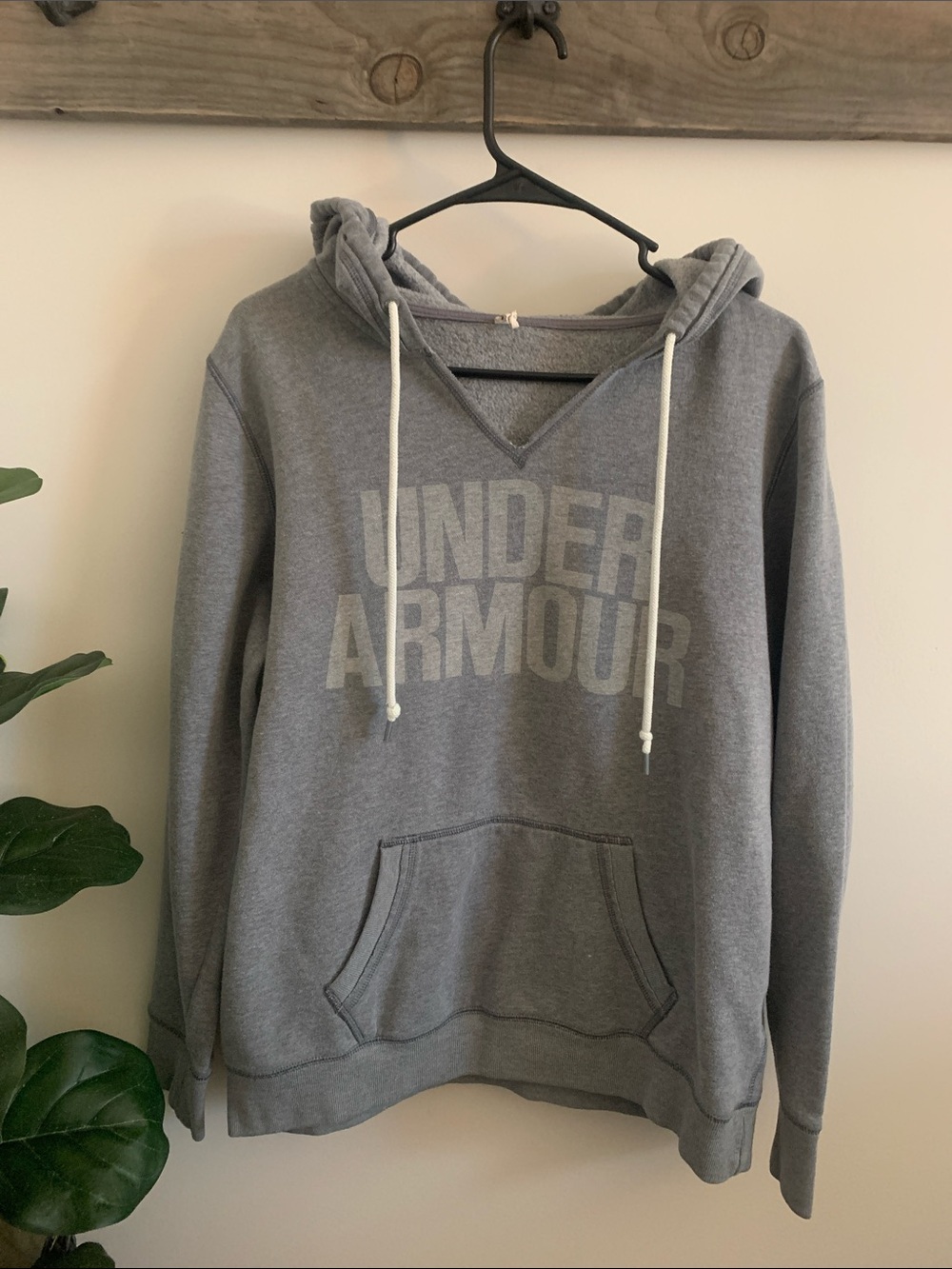 Under Armour Gray Women's Pullover Hoodie Sweatshirt